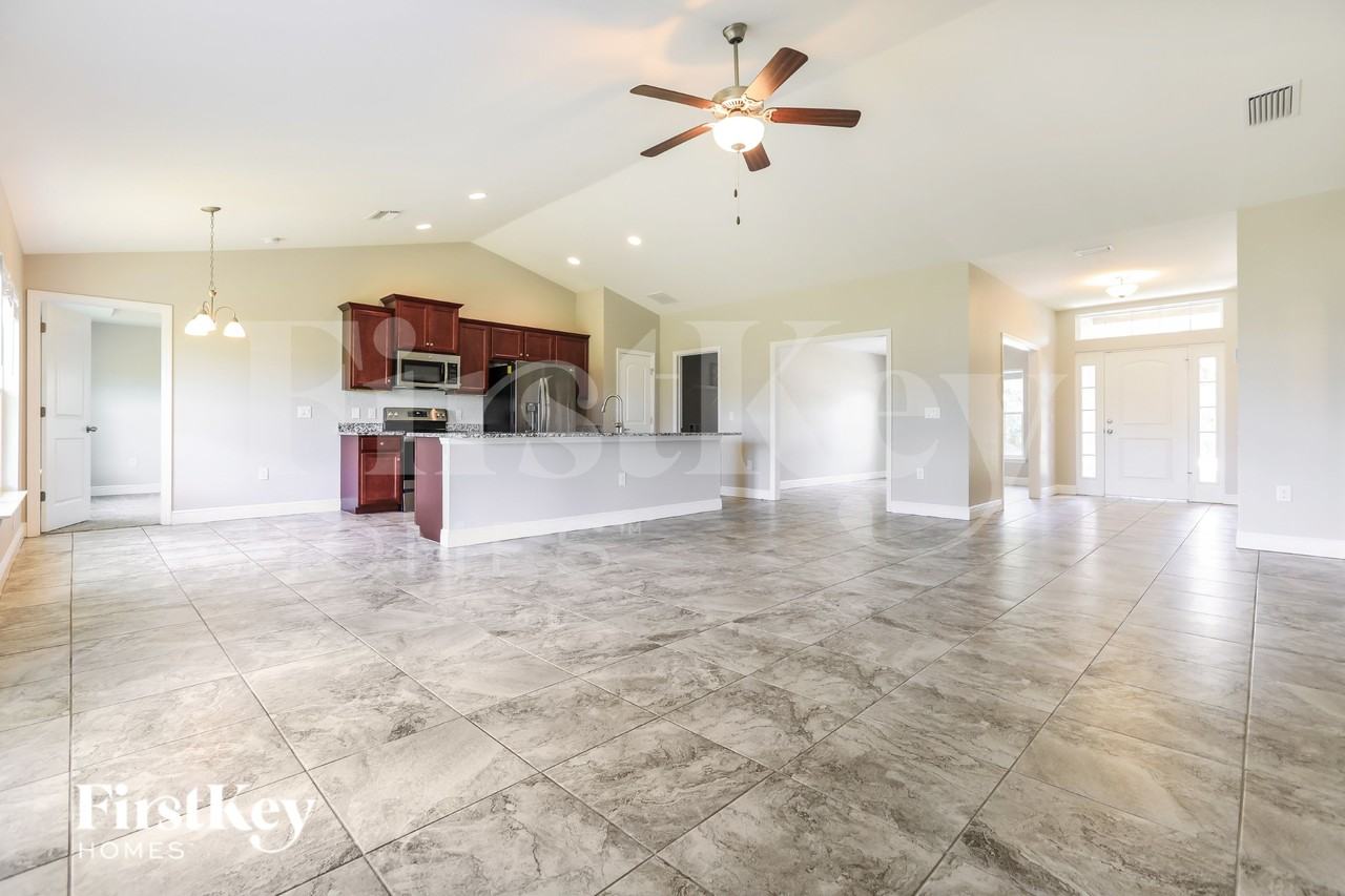 282 Franca St - Photo 4 of 18