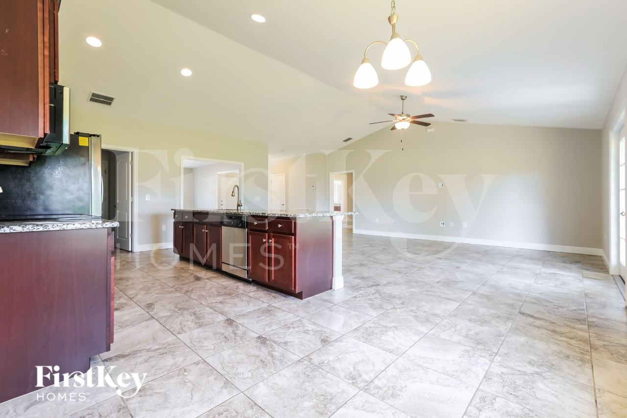 282 Franca St - Photo 5 of 18