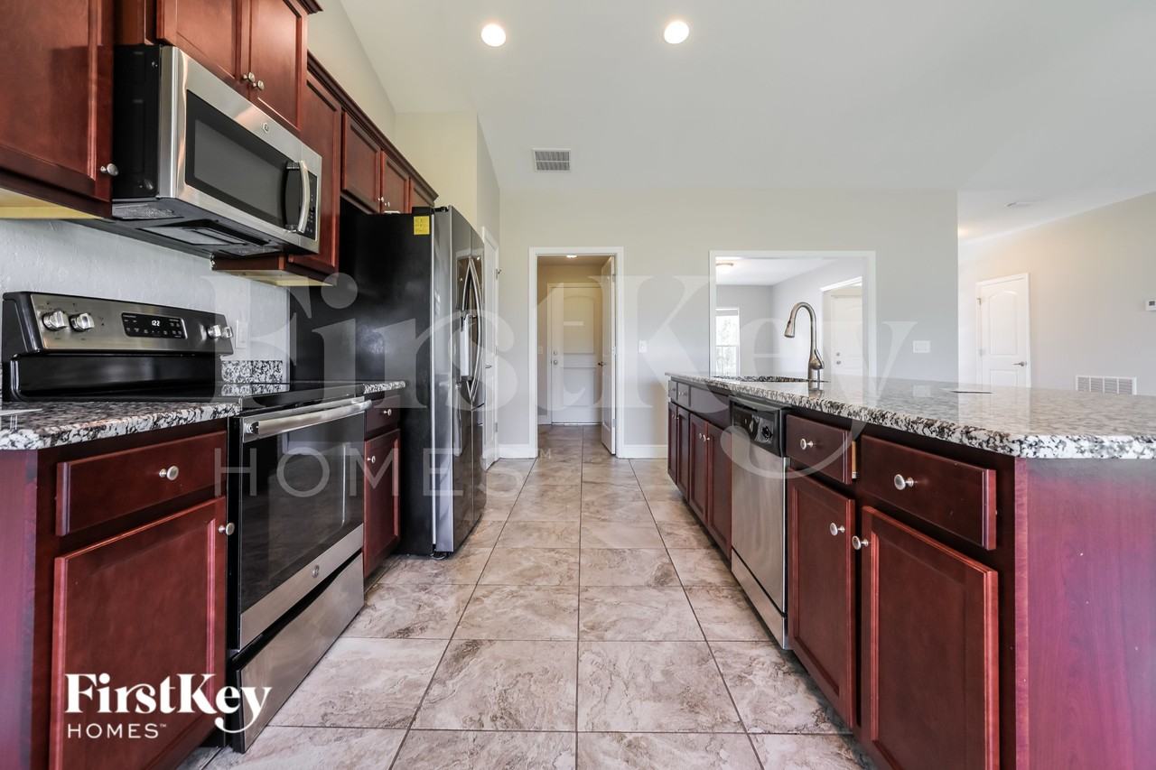 282 Franca St - Photo 7 of 18