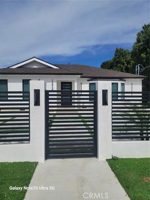 13939 Sylvan St - Photo 2 of 8