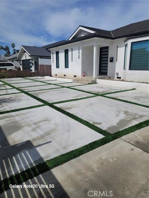 13939 Sylvan St - Photo 4 of 8