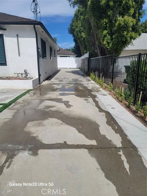 13939 Sylvan St - Photo 6 of 8