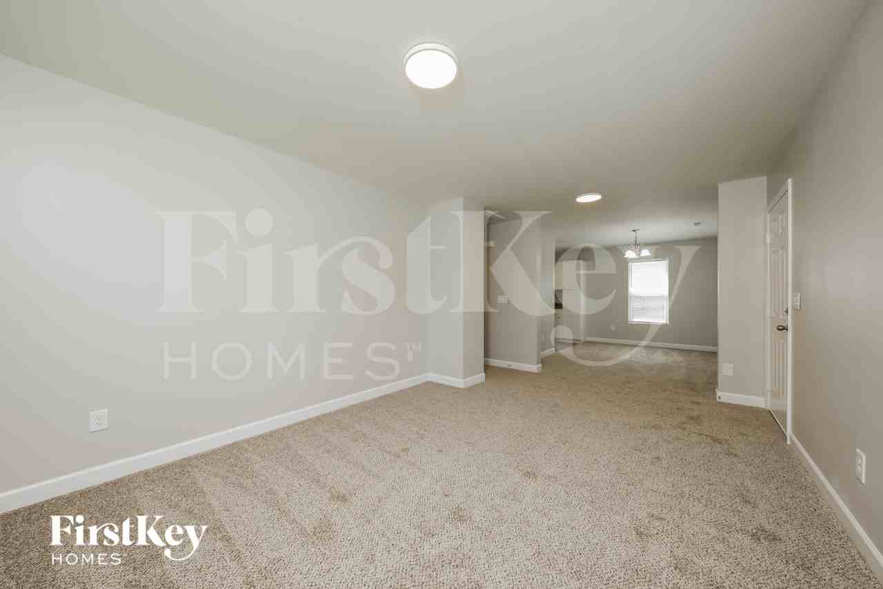 1106 Julian St - Photo 2 of 14