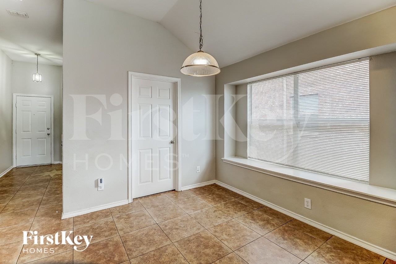 1405 Silver Maple Ln - Photo 6 of 19