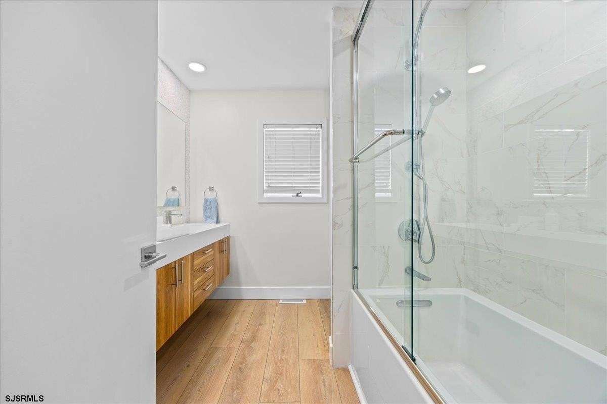 103 S Newport Ave - Photo 4 of 45