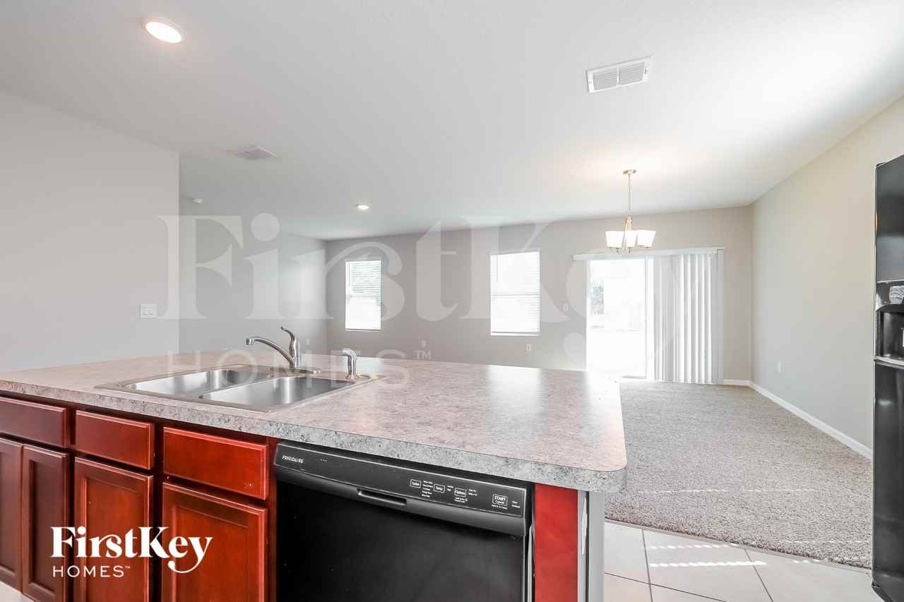 107 Fall Glo Rd - Photo 5 of 15