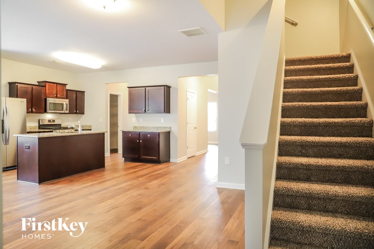 216 Aberdeen Way - Photo 3 of 15