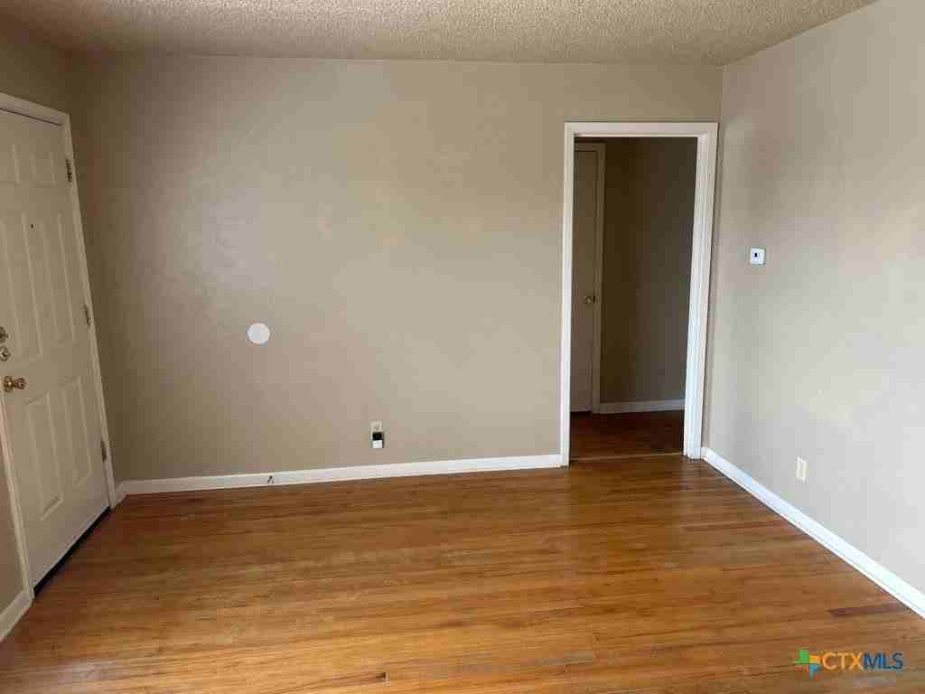 1315 Jefferis Ave - Photo 2 of 12