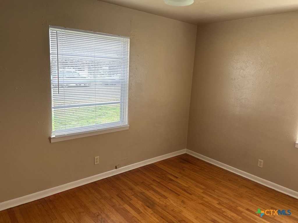 1315 Jefferis Ave - Photo 7 of 12
