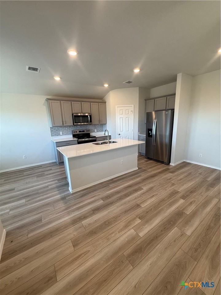 7208 Veronica Ct - Photo 2 of 9