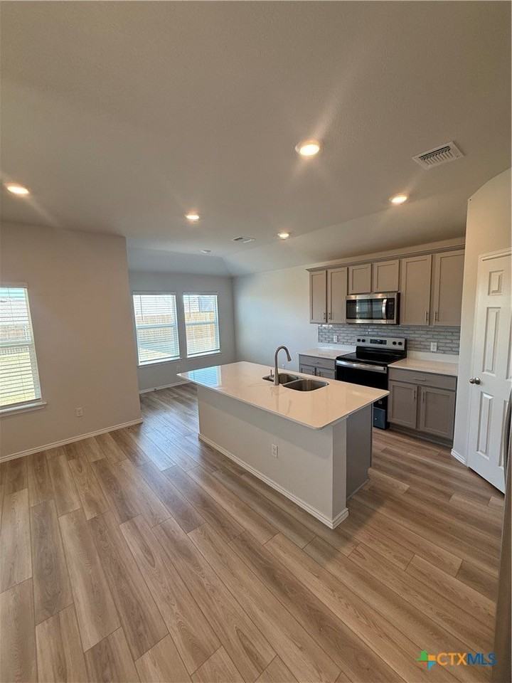 7208 Veronica Ct - Photo 3 of 9