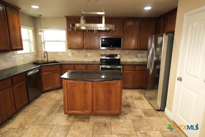 1128 Pheasant Cir - Photo 2 of 23