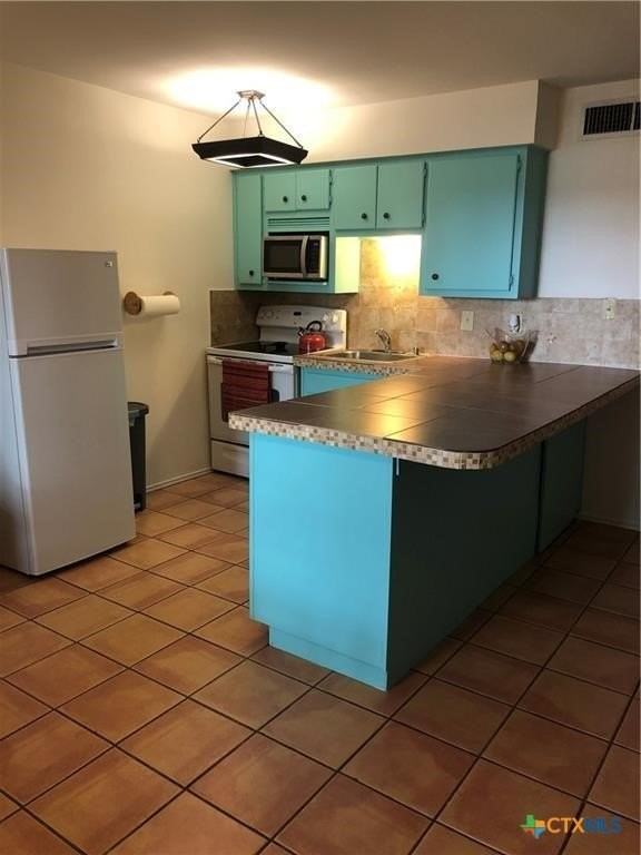 943 Parkview Dr Apt C6 - Photo 4 of 14