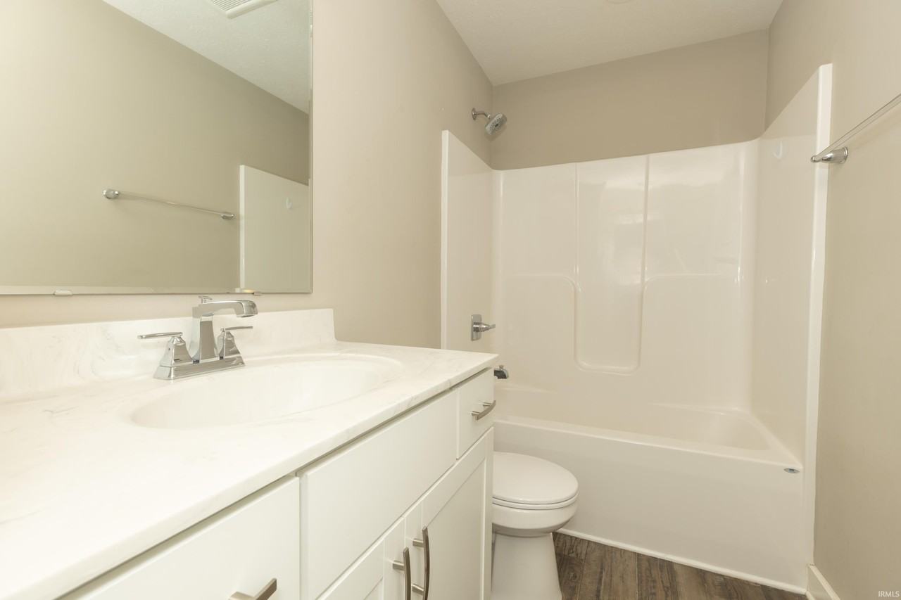 9809 Massey Dr - Photo 4 of 16