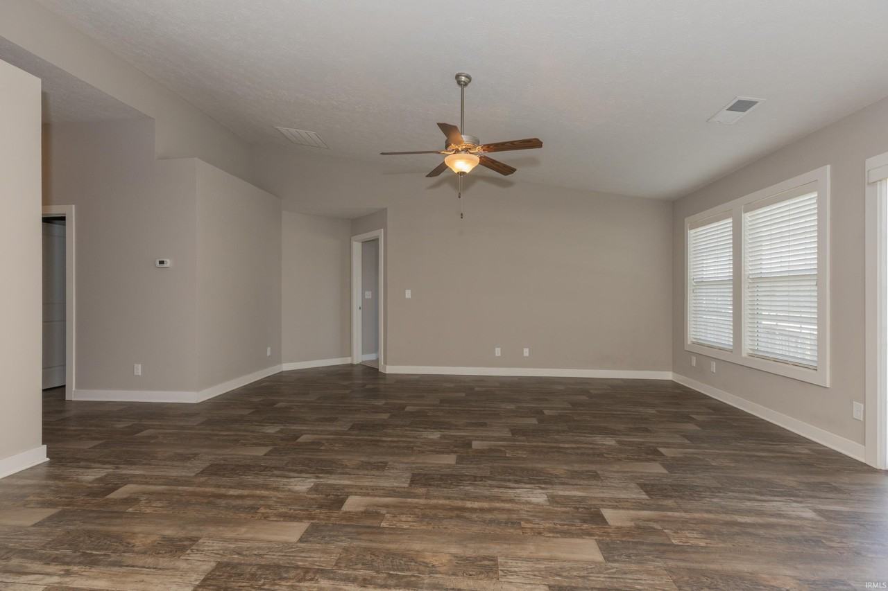 9809 Massey Dr - Photo 7 of 16