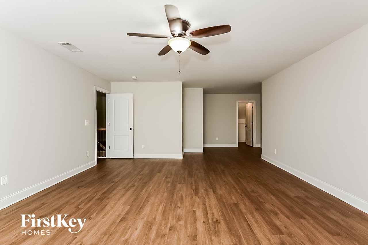 252 Hedgewood Dr - Photo 3 of 15