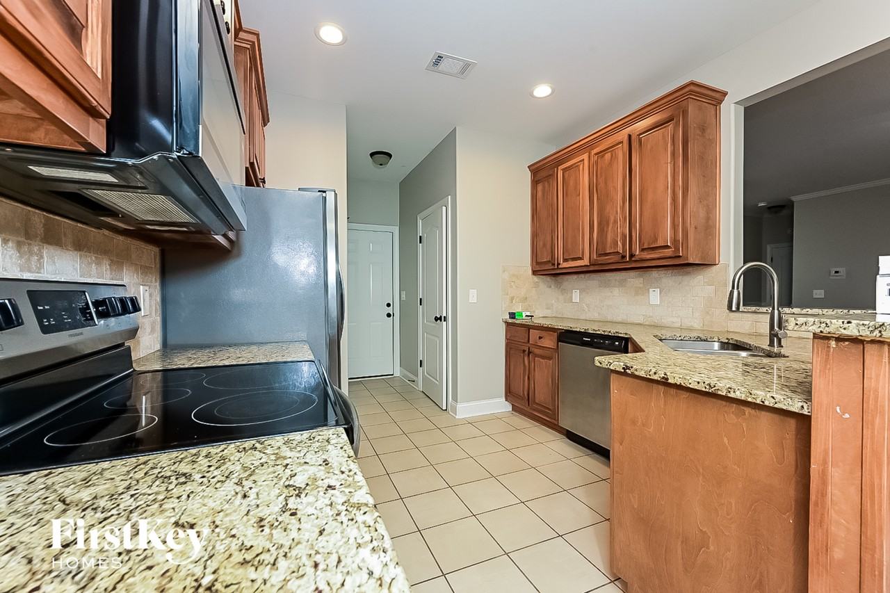 252 Hedgewood Dr - Photo 5 of 15