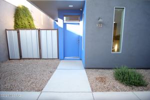 featured image of 932 E Lustrum Ln