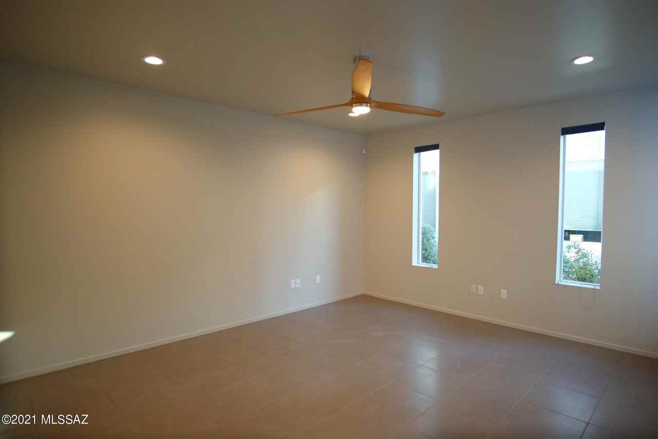 932 E Lustrum Ln - Photo 6 of 27