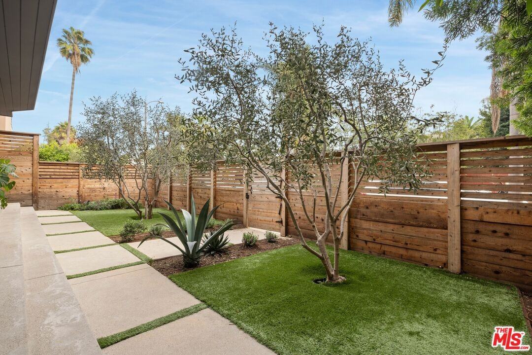 637 Santa Clara Ct - Photo 2 of 8