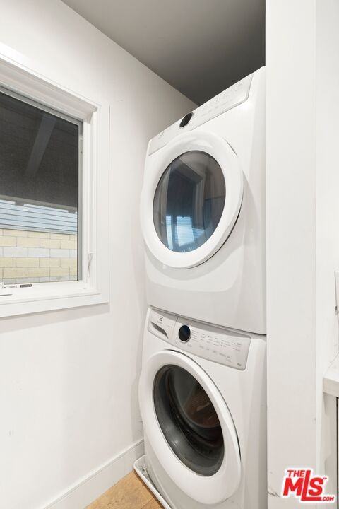 637 Santa Clara Ct - Photo 4 of 8