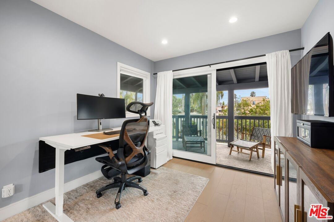 637 Santa Clara Ct - Photo 5 of 8