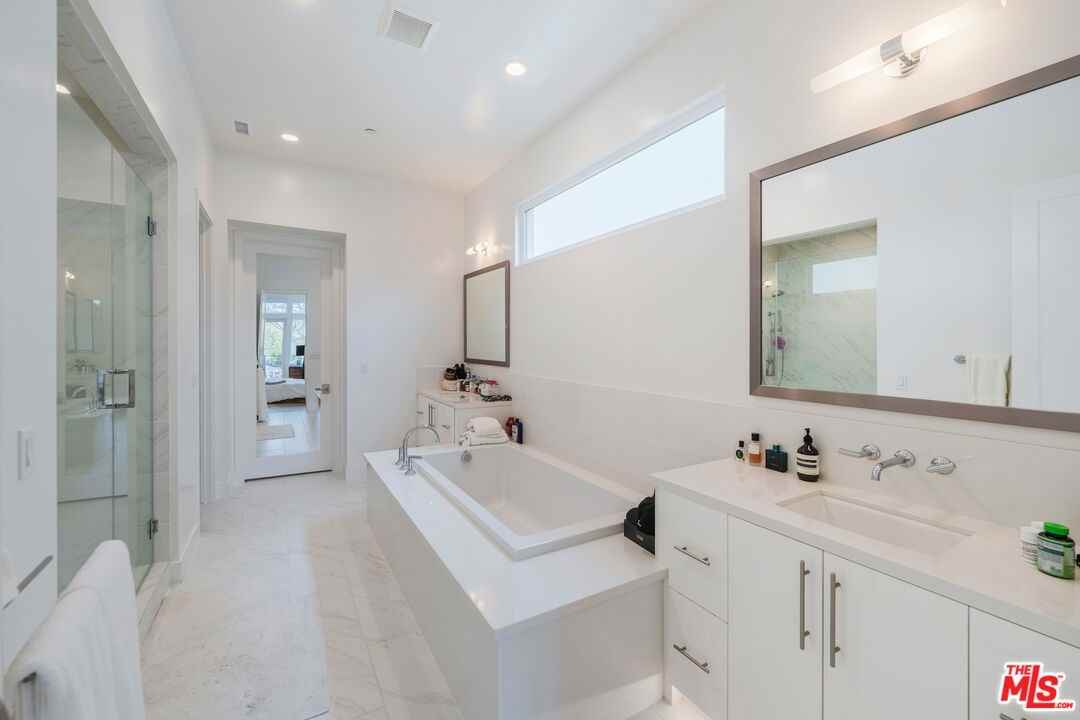 12962 Discovery Crk - Photo 3 of 8