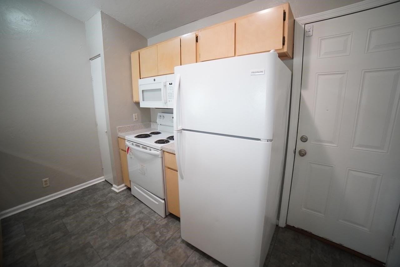 6311 S Placid Pl #2 - Photo 4 of 16