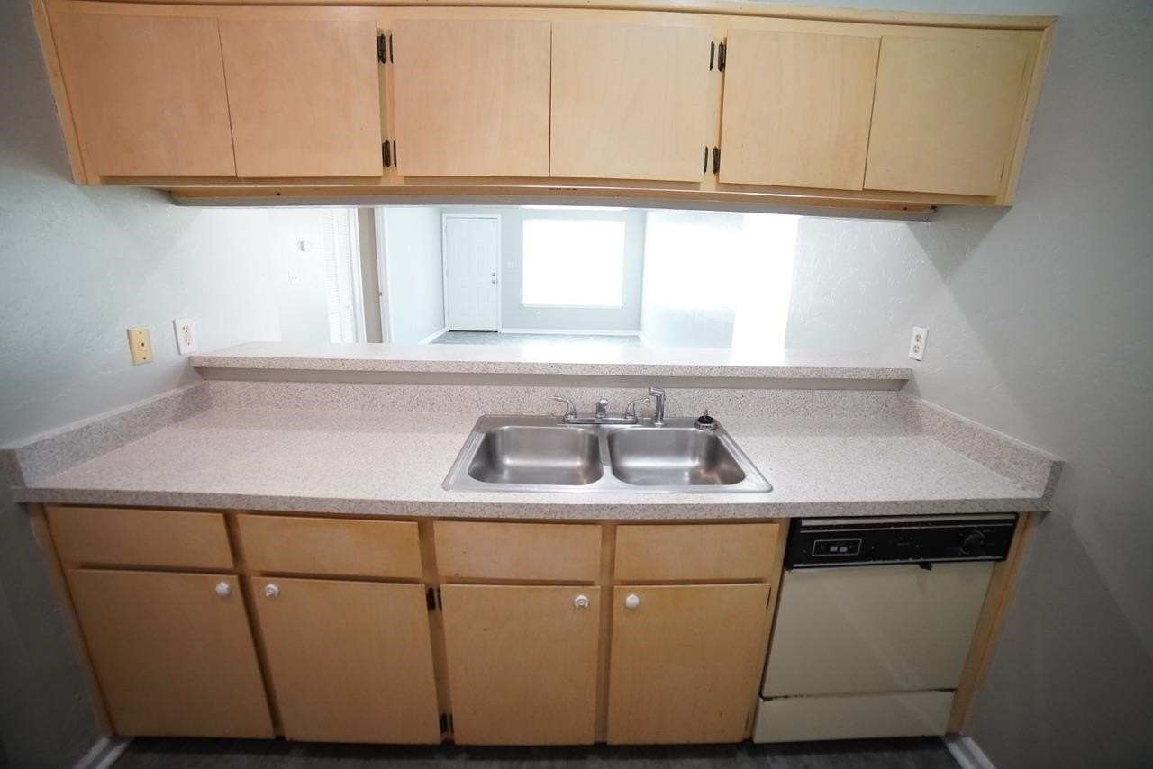 6311 S Placid Pl #2 - Photo 5 of 16