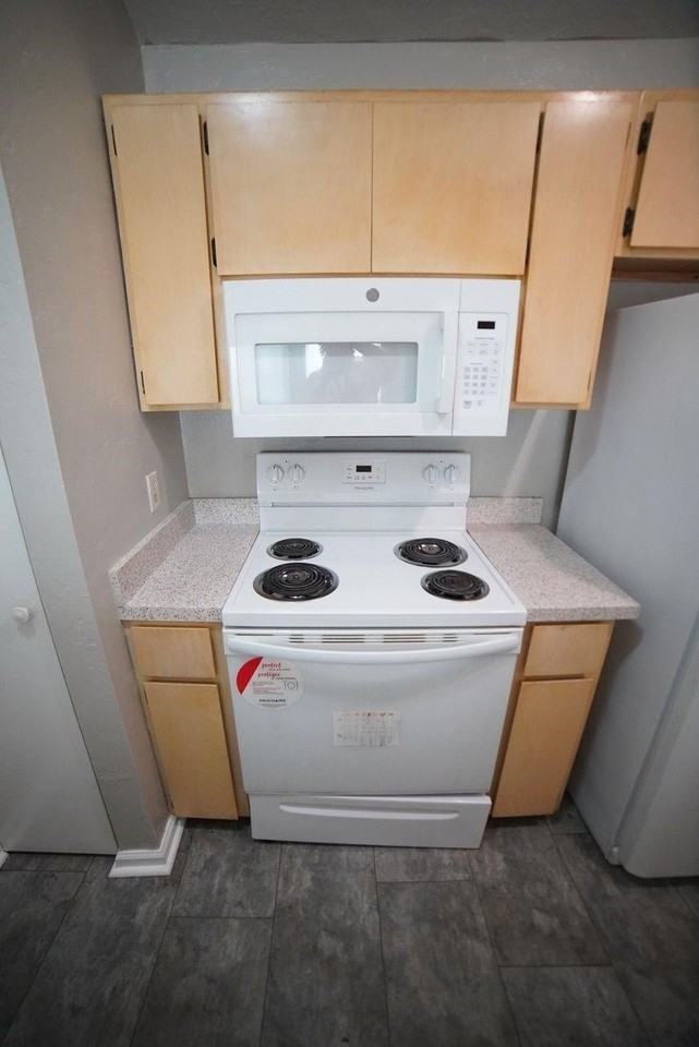 6311 S Placid Pl #2 - Photo 6 of 16