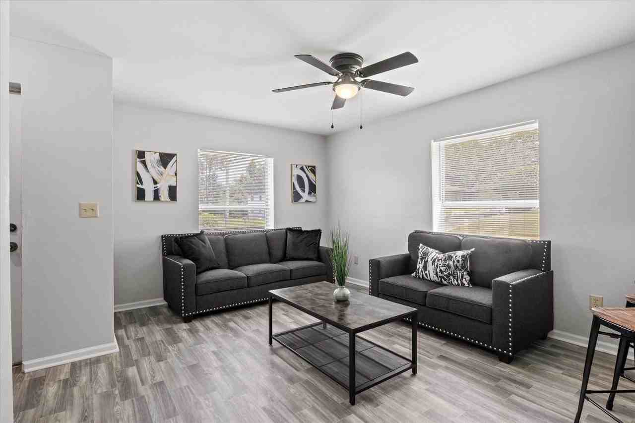 2114 Main St - Photo 2 of 17