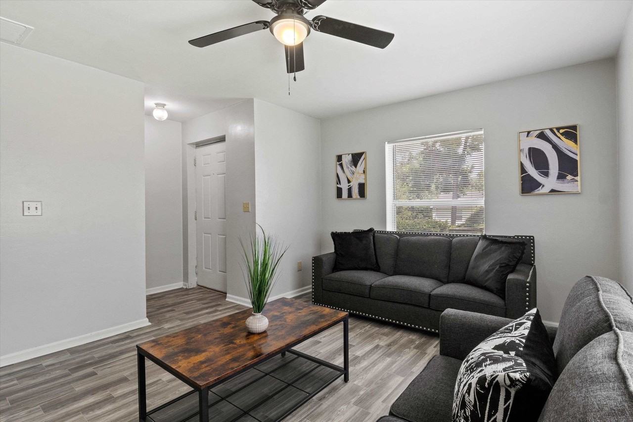 2114 Main St - Photo 3 of 17