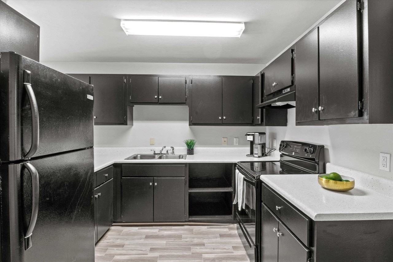 2114 Main St - Photo 4 of 17