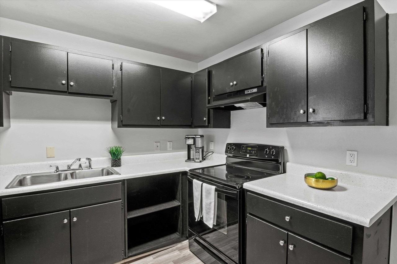 2114 Main St - Photo 5 of 17