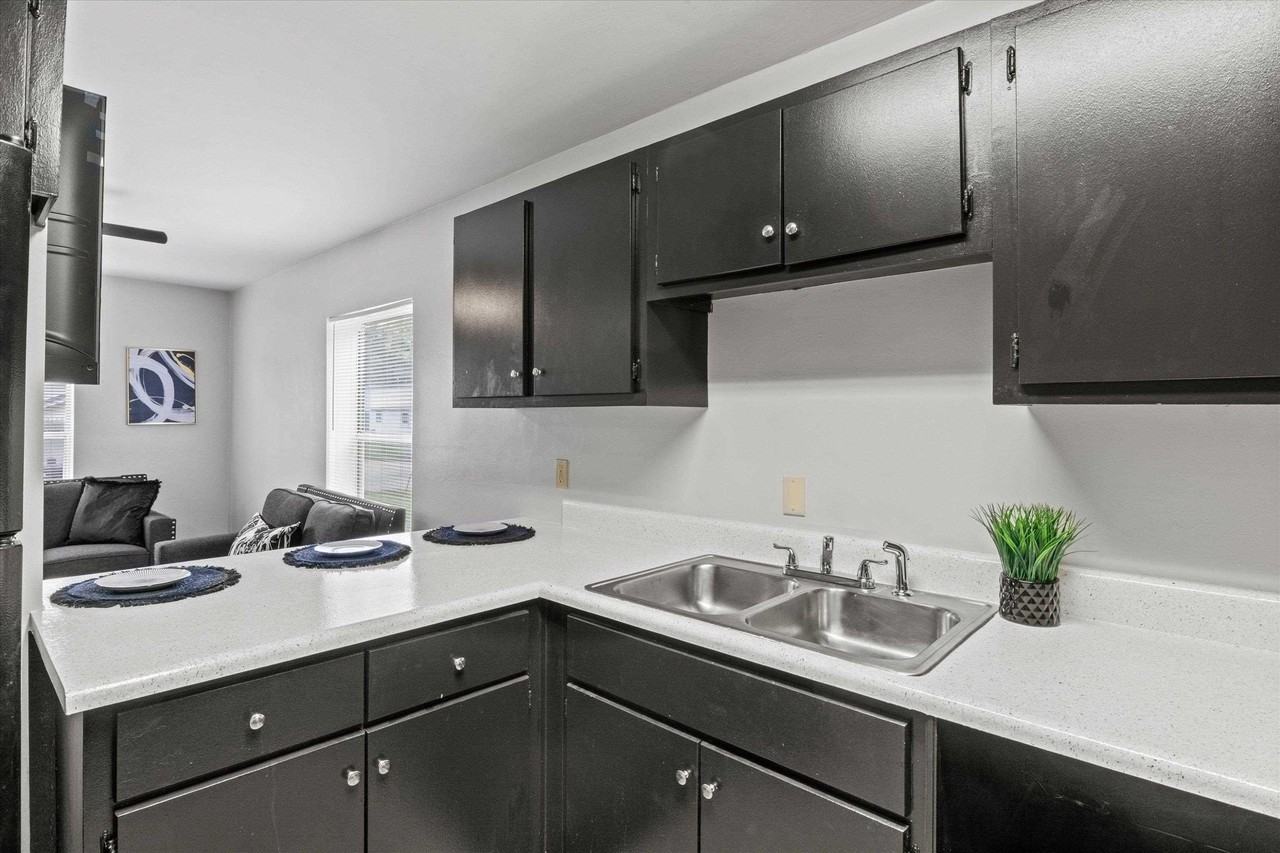 2114 Main St - Photo 6 of 17