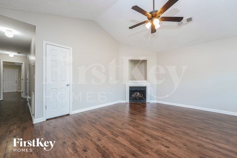 526 George Tate Dr - Photo 2 of 16