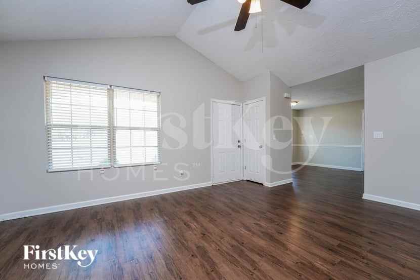 526 George Tate Dr - Photo 3 of 16