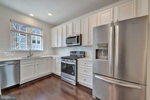 featured image of 2732 Wessex Cir