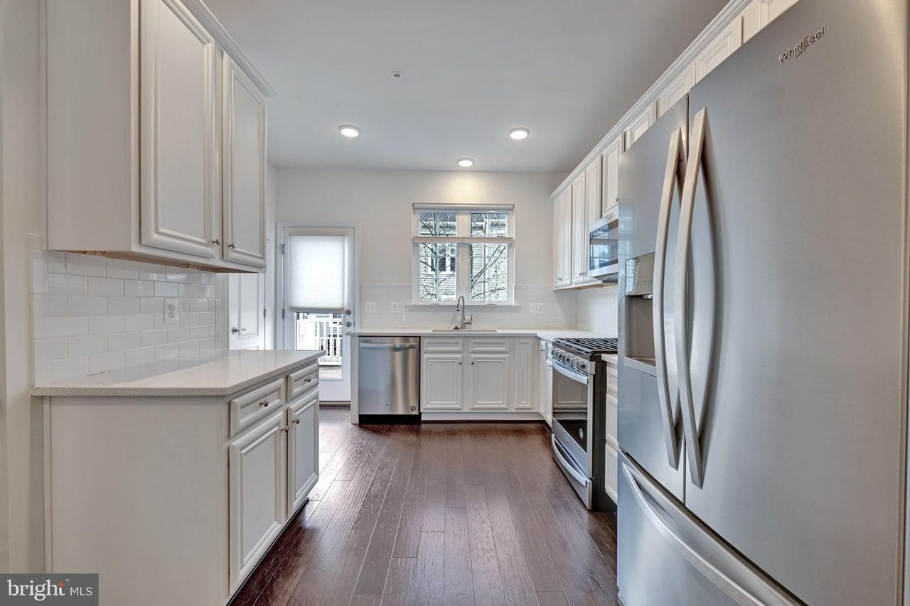 2732 Wessex Cir - Photo 2 of 31