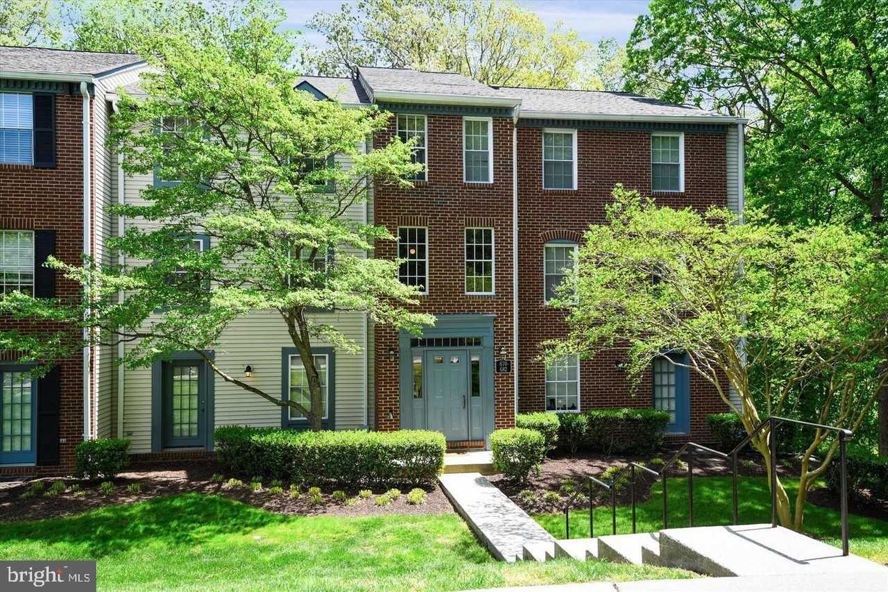 678 Newbridge Ct Unit 4