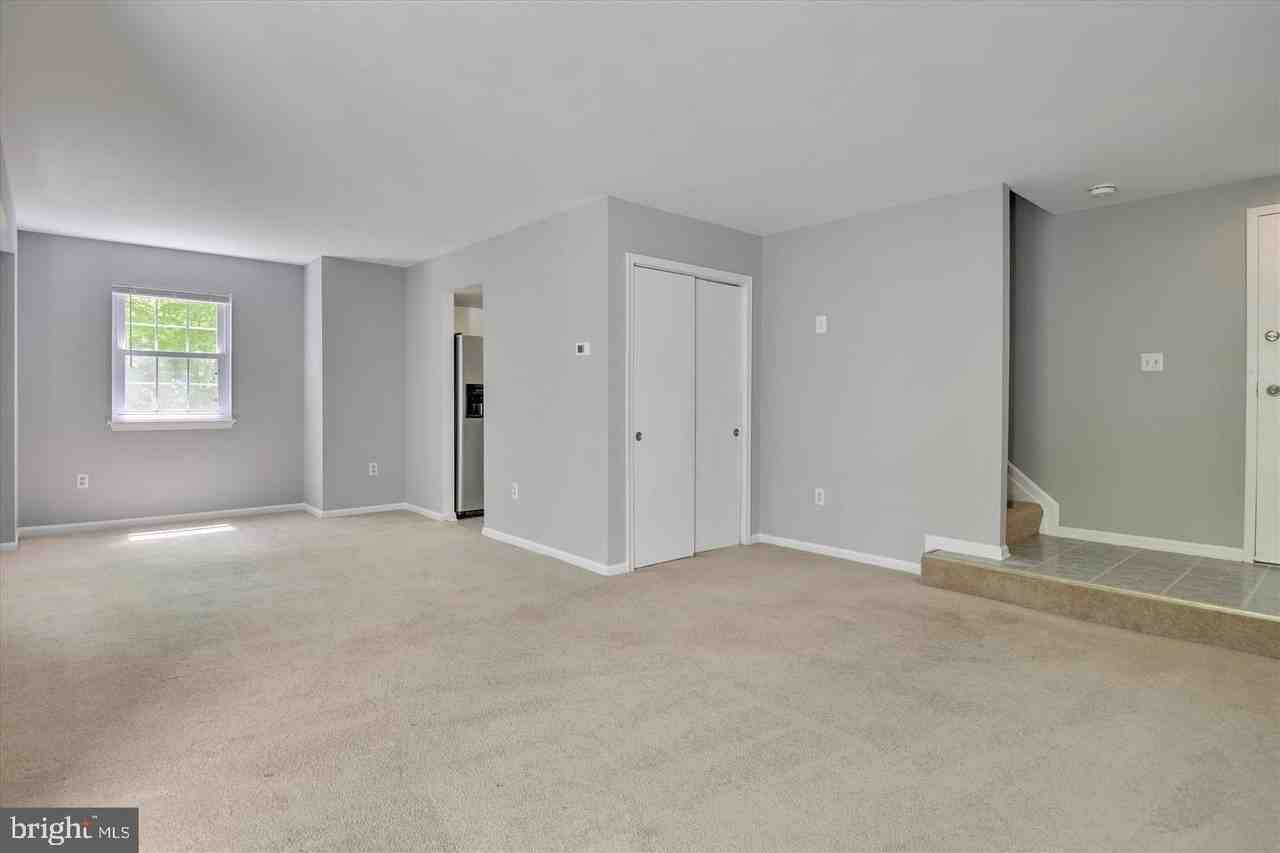 678 Newbridge Ct Unit 4 - Photo 2 of 17