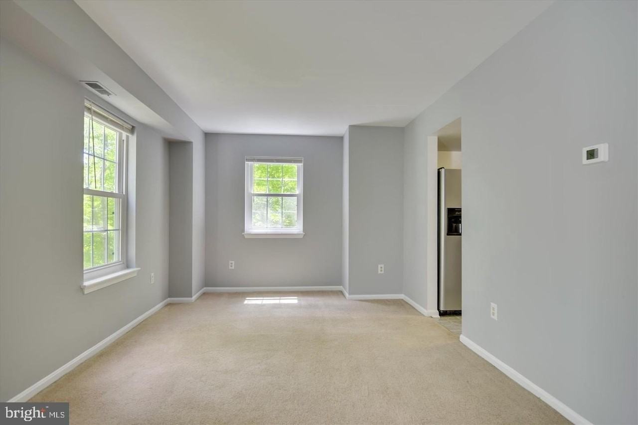 678 Newbridge Ct Unit 4 - Photo 4 of 17