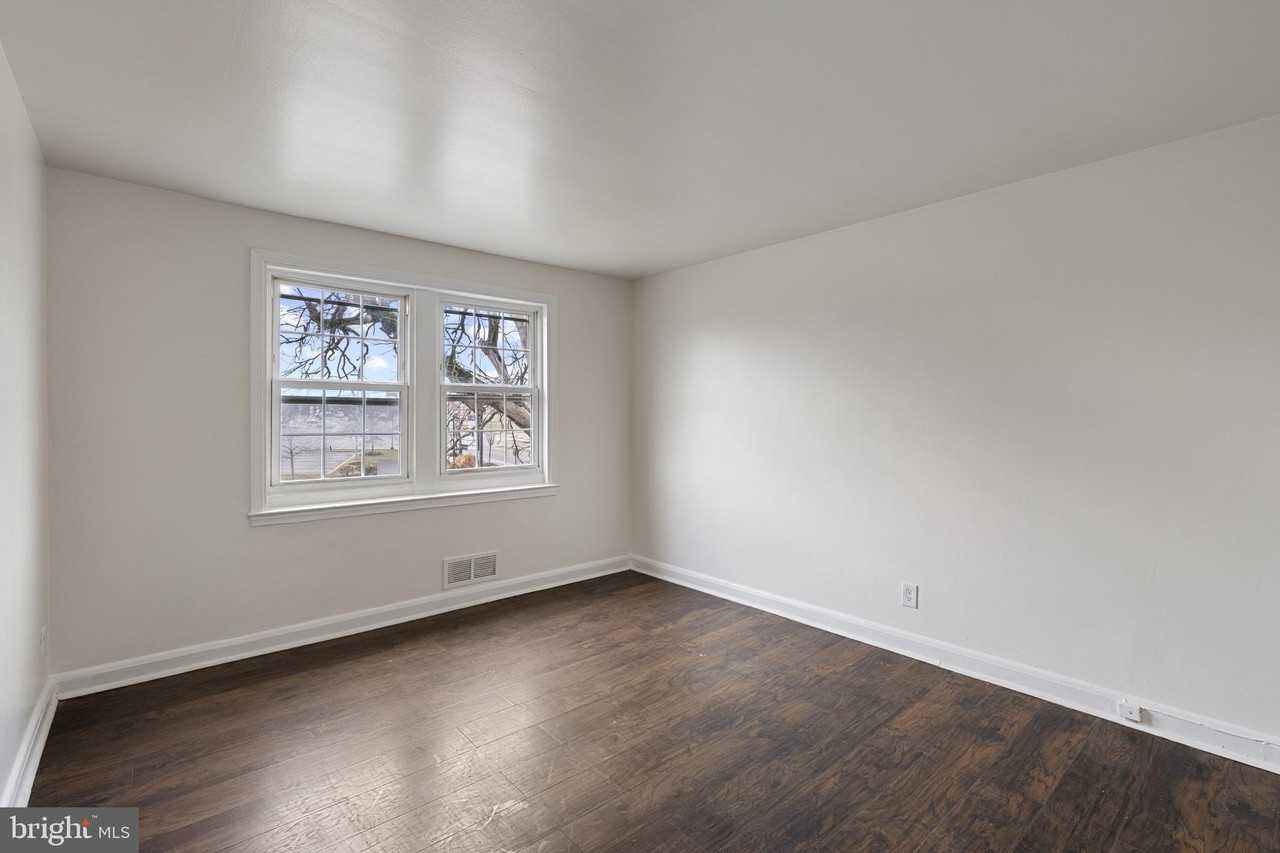 3902 Erdman Ave Unit 2 - Photo 6 of 9