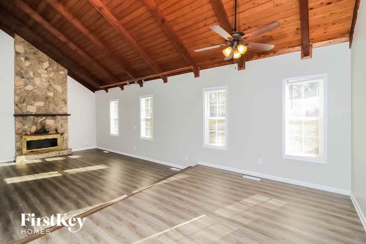 3445 Pebble Hill Dr - Photo 2 of 15