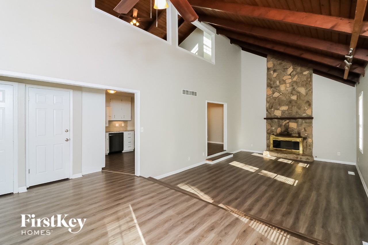 3445 Pebble Hill Dr - Photo 3 of 15