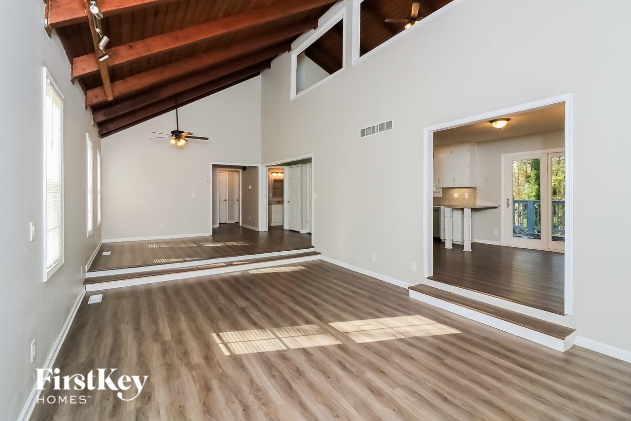 3445 Pebble Hill Dr - Photo 4 of 15