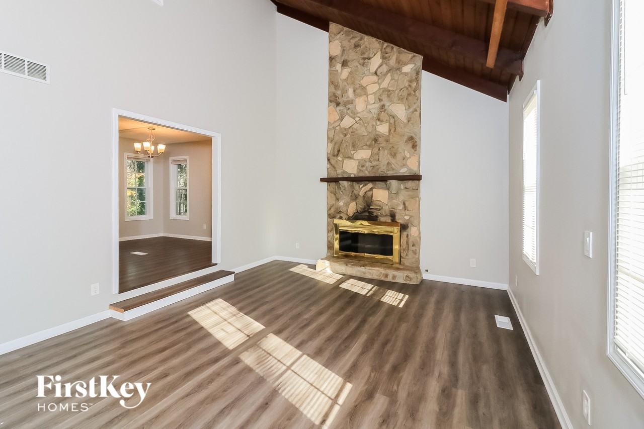 3445 Pebble Hill Dr - Photo 5 of 15