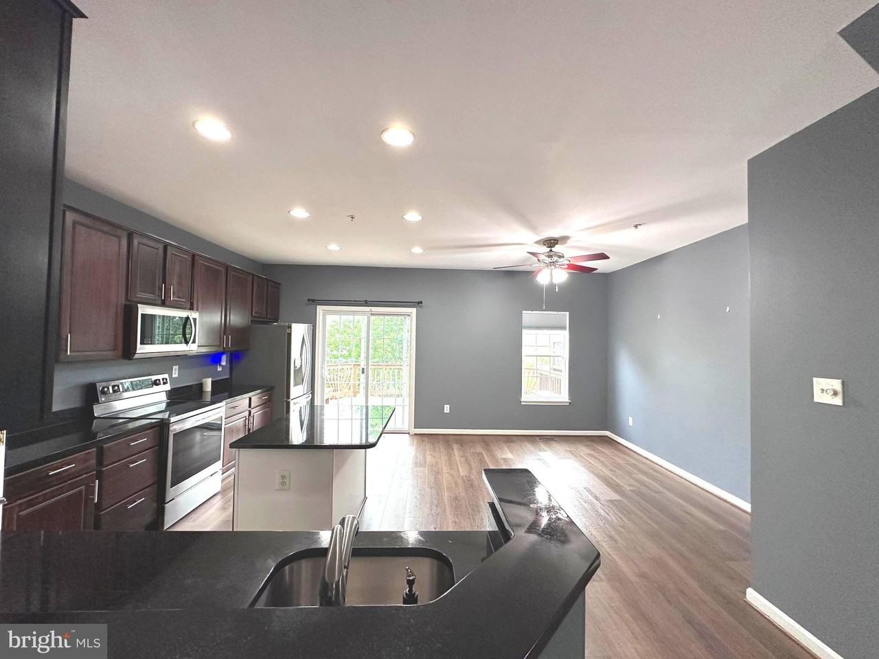 1427 Searchlight Way - Photo 5 of 32