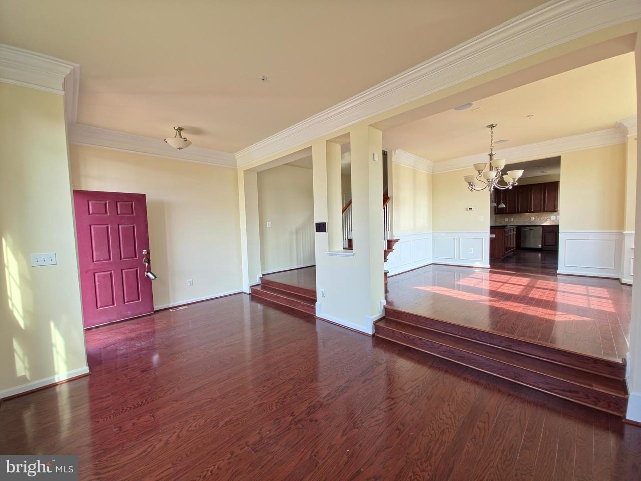 7108 Sudley Ave - Photo 3 of 36