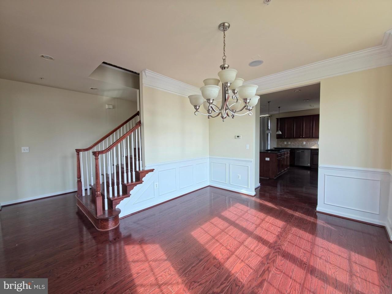 7108 Sudley Ave - Photo 5 of 36